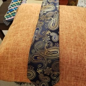*BRAND NEW* PAISLEY DARK GREY/GOLD 100% SILK NECKTIE